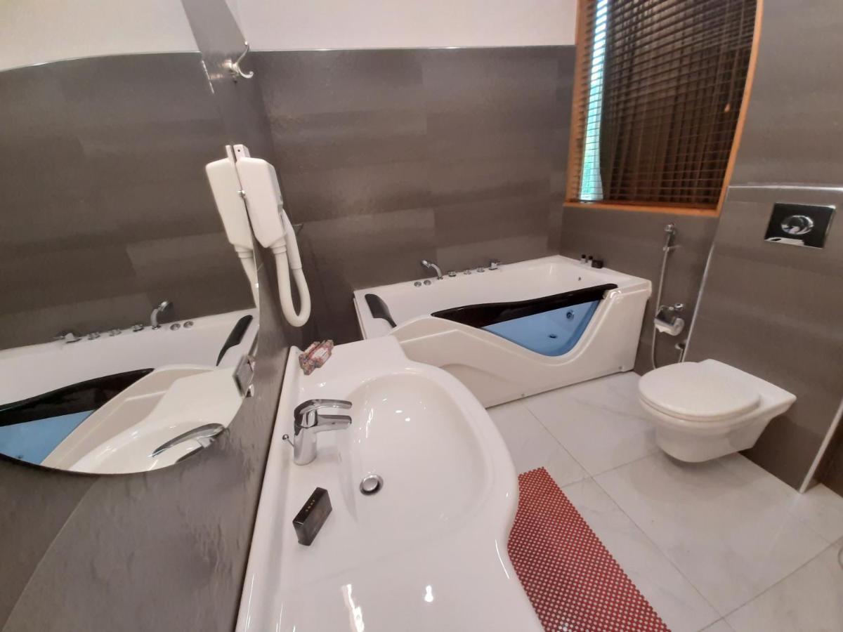 Lawrence View Hotel, Лахор Экстерьер фото