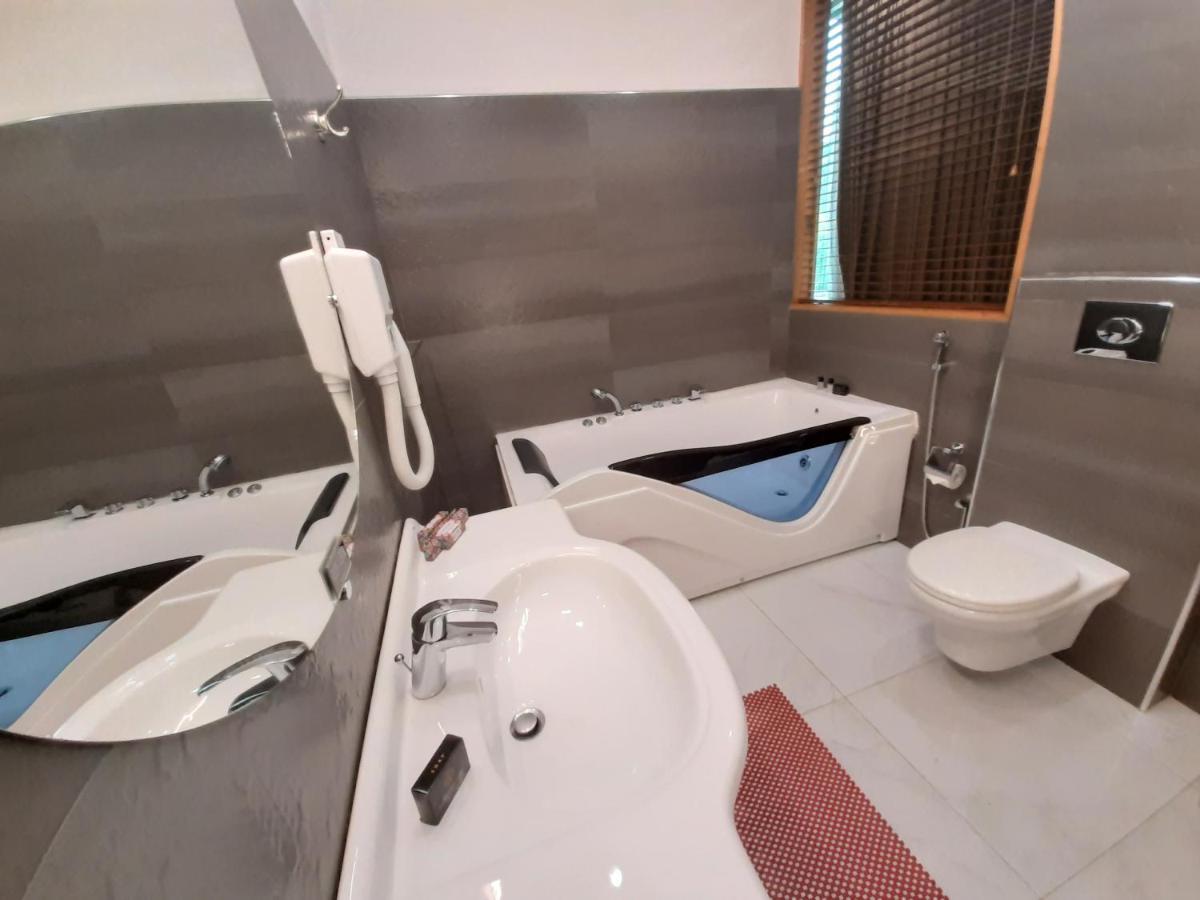 Lawrence View Hotel, Лахор Экстерьер фото
