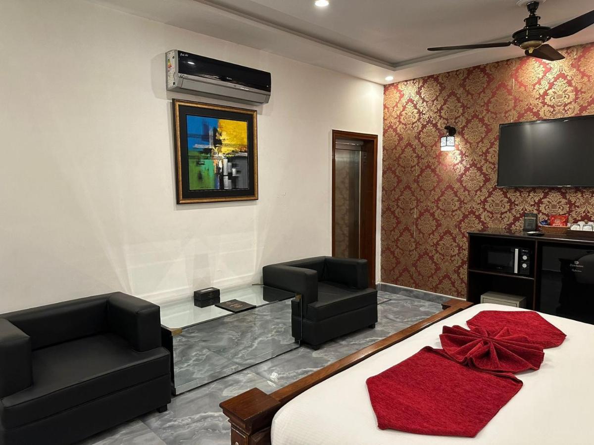 Lawrence View Hotel, Лахор Экстерьер фото